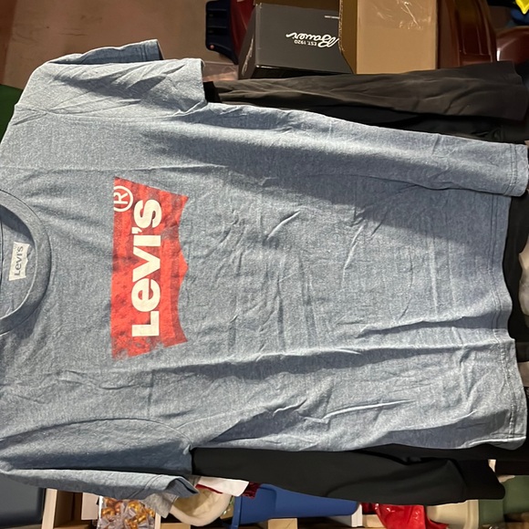 Levi’s Shirt - Picture 2 of 2